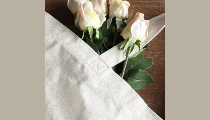 Canvas bag with gusset